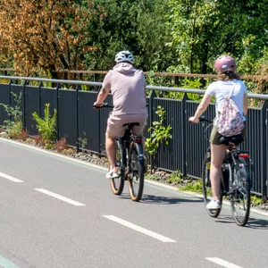 So sieht ein Radschnellweg in Nordrhein-Westfalen aus. Auch rund um und in Hamburg sollen derartige Projekte entstehen.