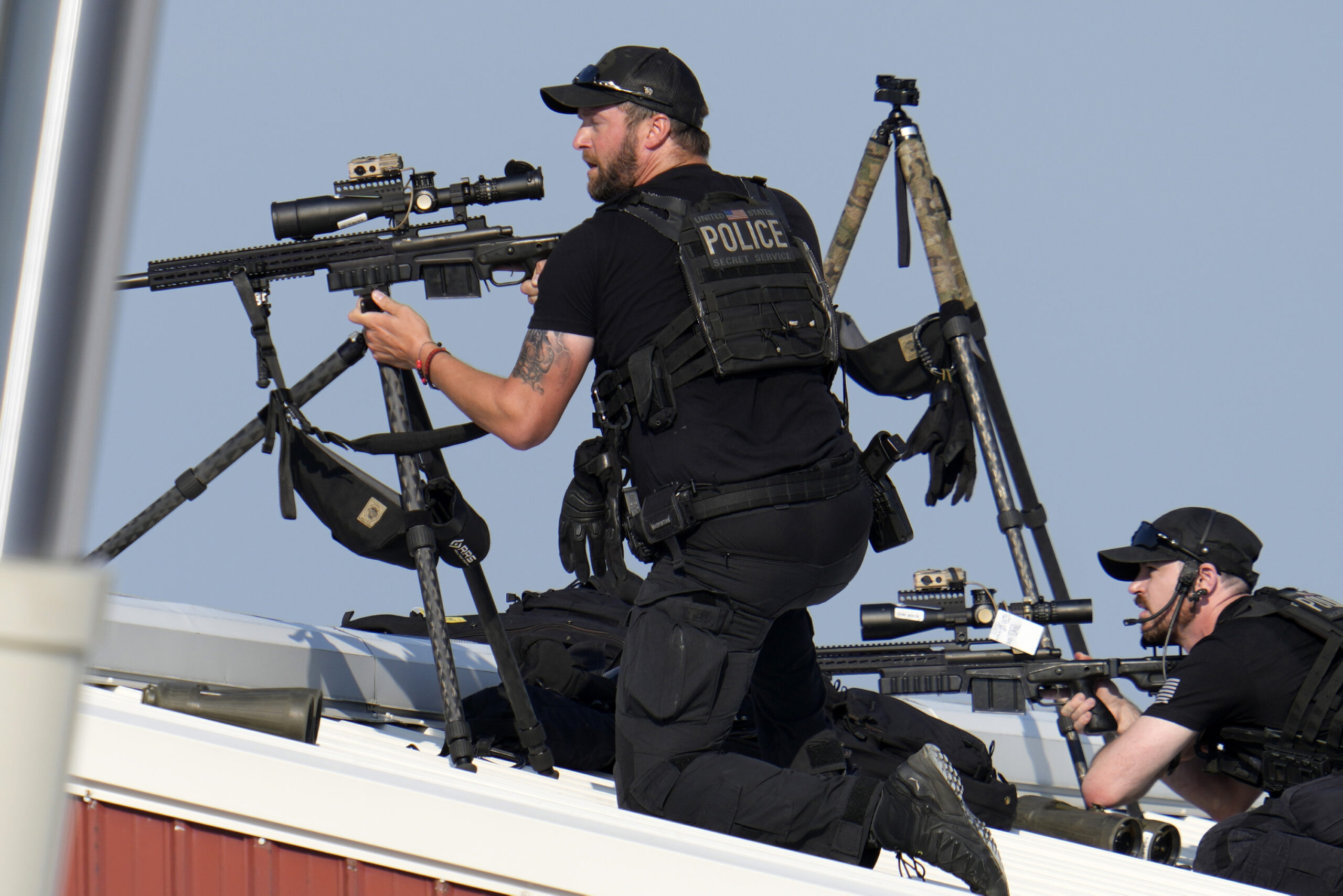 Scharfschützen der Polizei erwiderten das Feuer