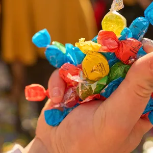 Mann spricht Kind in Kiel an und verspricht Bonbons. Polizei warnt