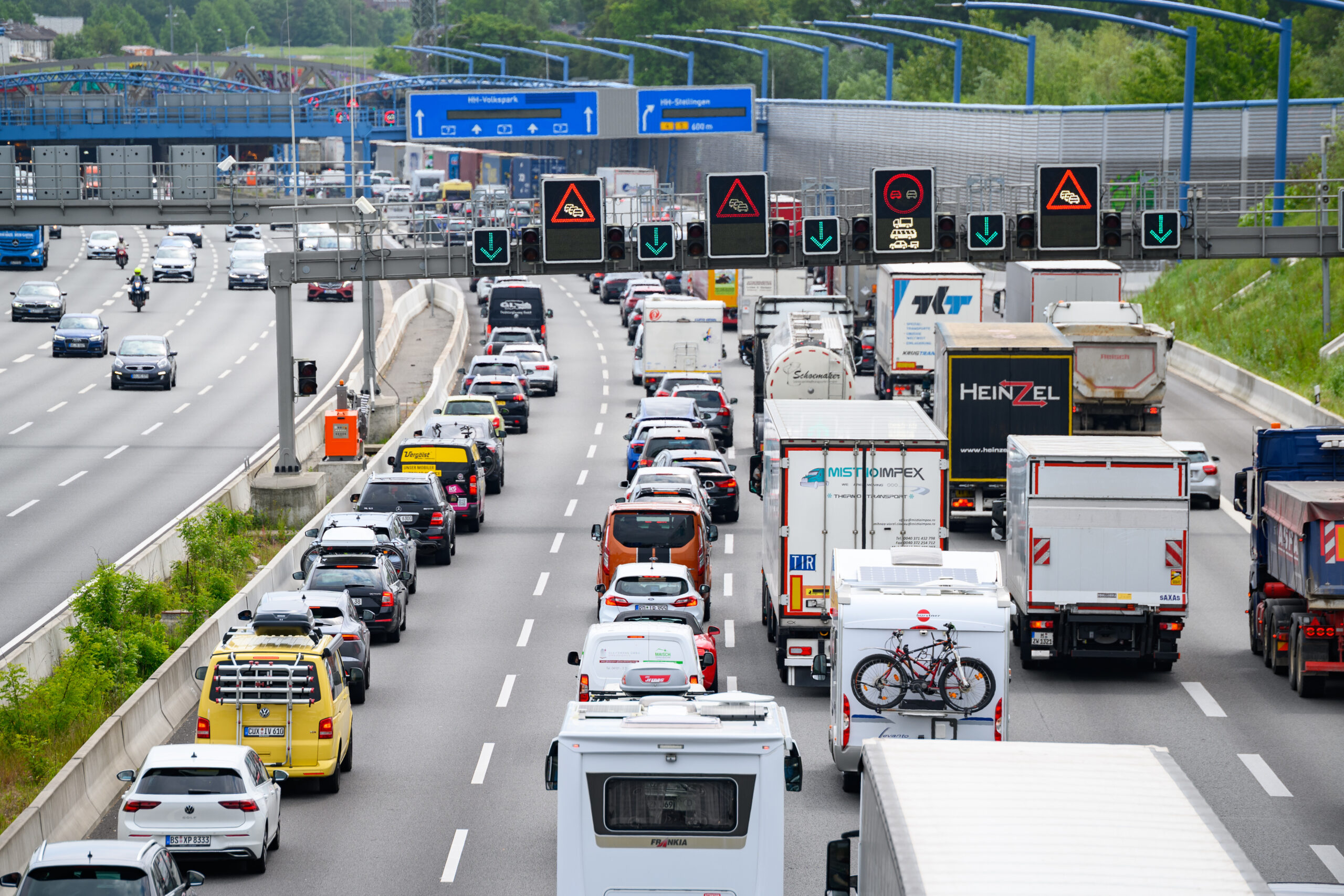 Stau auf der Autbahn 7 (Archivbild).