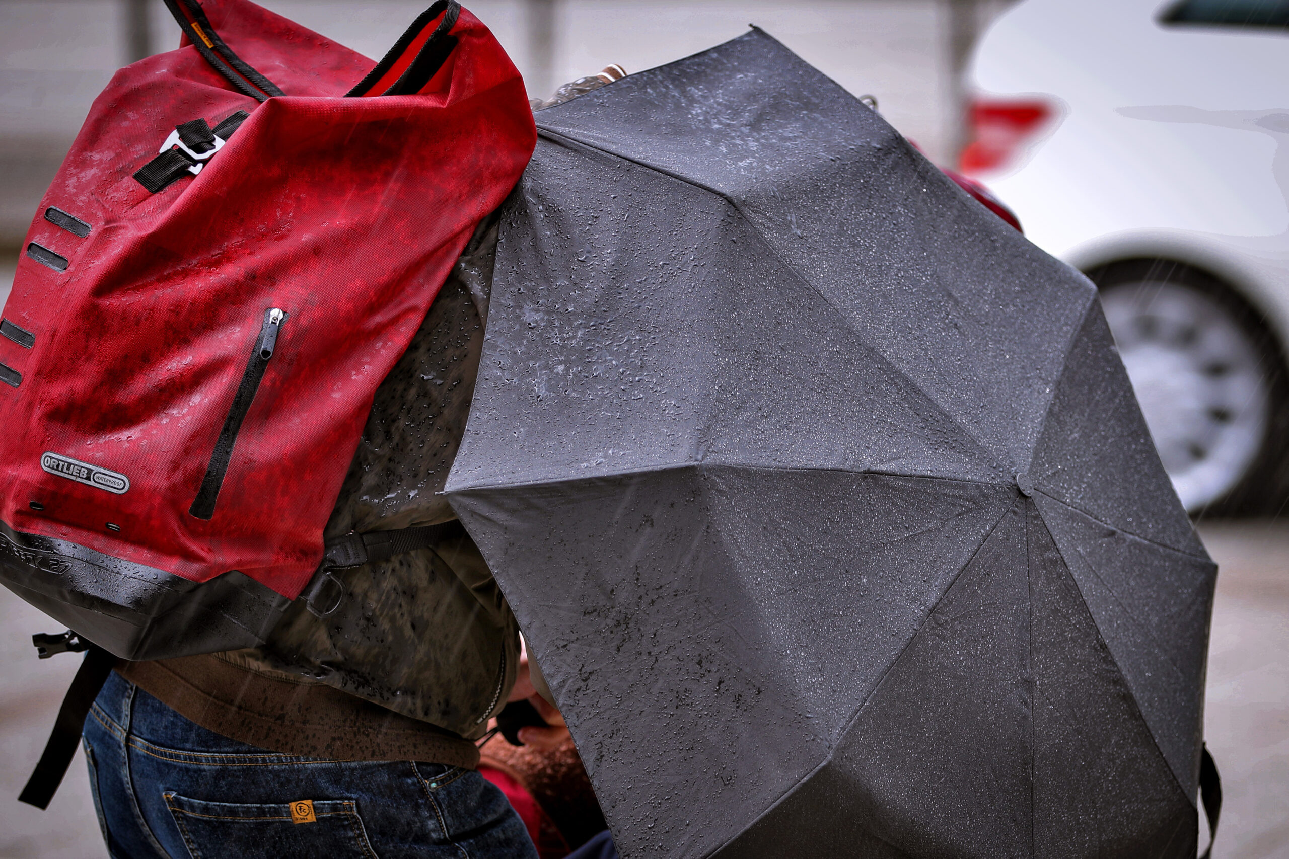 Schietwetter in Hamburg (Archivbild). Am Dienstagnachmittag drohen schwere Gewitter mit Starkregen.