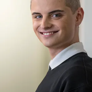 Aktivist und Influencer Fabian Grischkat (24) hat sich die Rechte am Begriff „Stolzmonat“ gesichert.