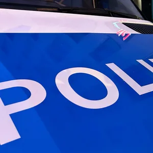 Ein Einsatzfahrzeug der Polizei (Symbolfoto)