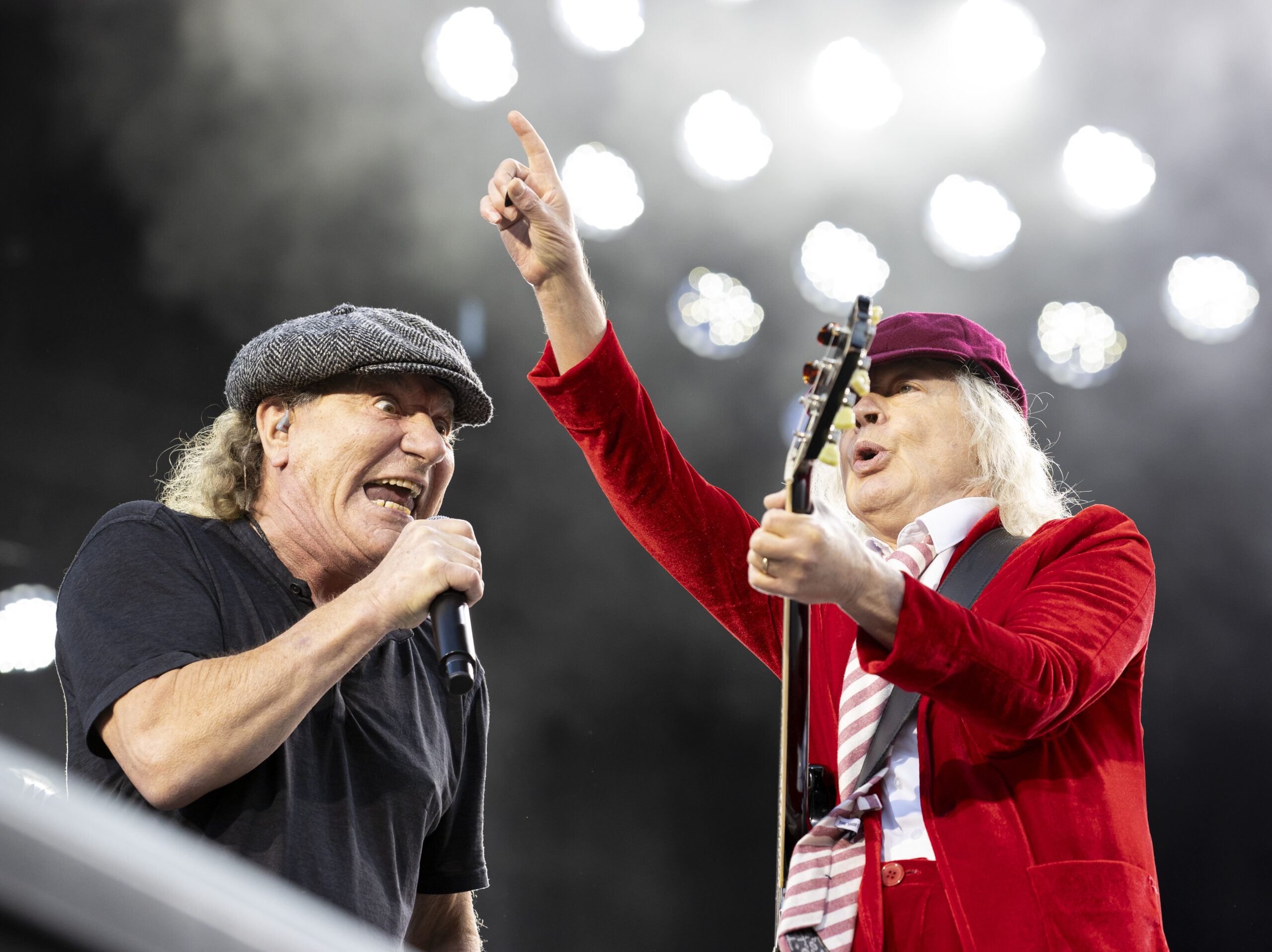 Sänger Brian Johnson und Gitarrist Angus Young von AC/DC