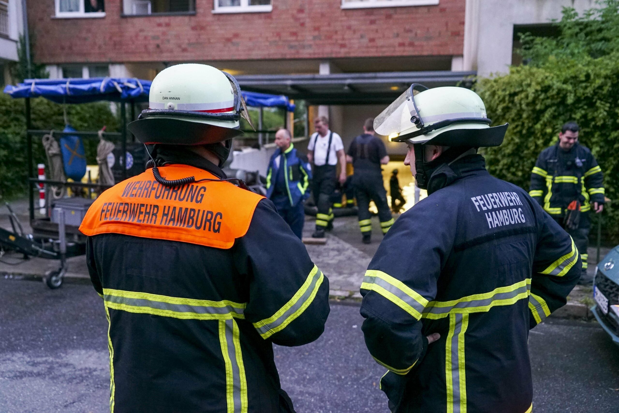 Mann in Feuerwehruniform will in Langenhorn Spenden für die Retter sammeln – Polizei und Feuerwehr warnt vor dreister Betrugsmasche