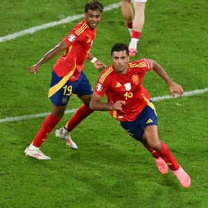 Lamine Yamal und Rodri jubeln