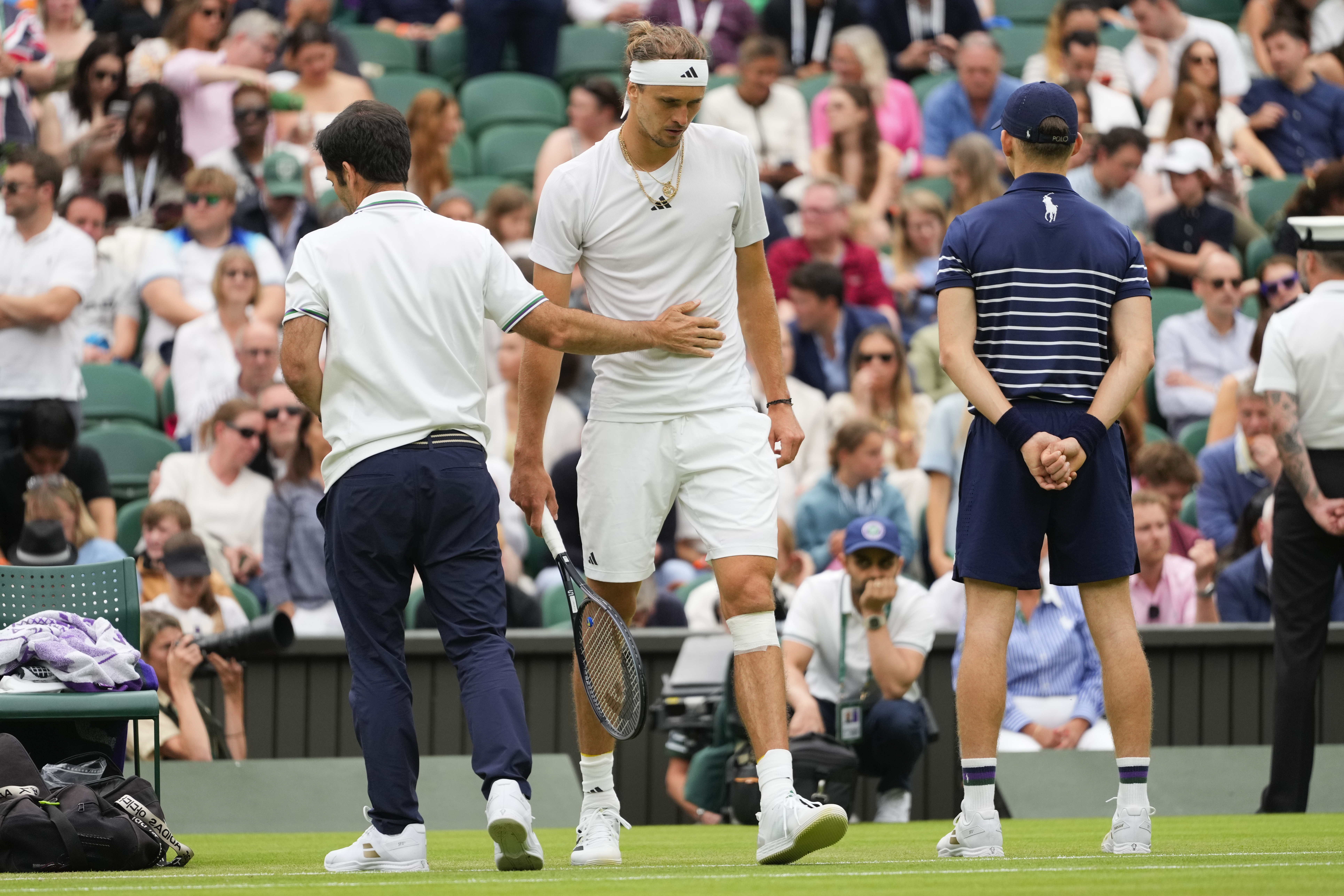 Alexander Zverev mit Bandage am Knie