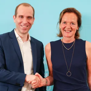 Die frühere Liberale Anna von Treuenfels-Frowein mit ihrem neuen Parteichef Dennis Thering von der CDU