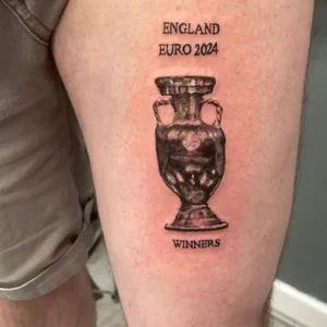 EM-Tattoo von Dan Thomas mit der Aufschrift „England Euro 2024 Winners“