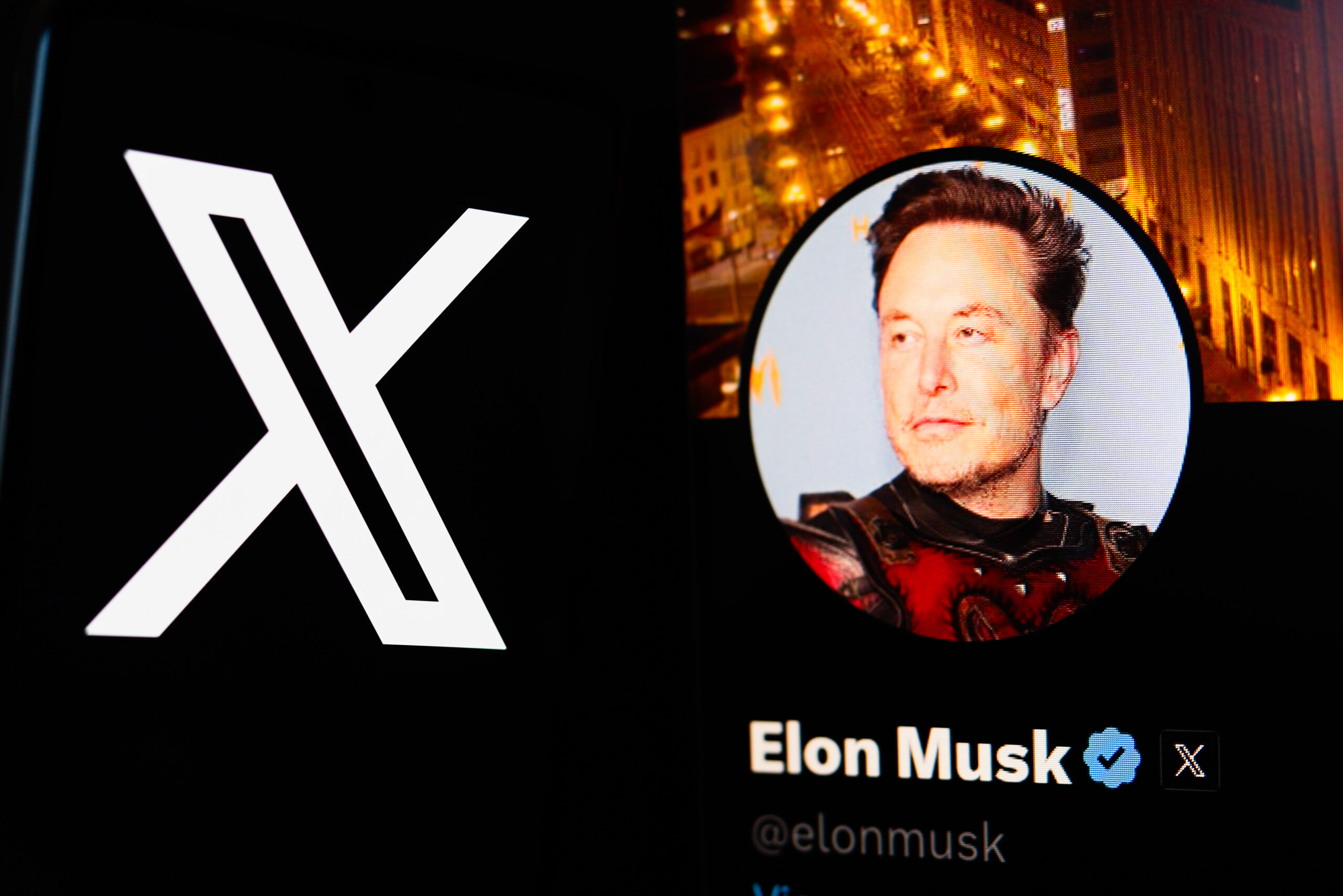 Elon Musk hat Twitter gekauft, einen Großteil der Belegschaft vor die Tür gesetzt und die Plattform in X umbenannt.