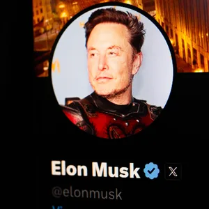 Elon Musk hat Twitter gekauft, einen Großteil der Belegschaft vor die Tür gesetzt und die Plattform in X umbenannt.
