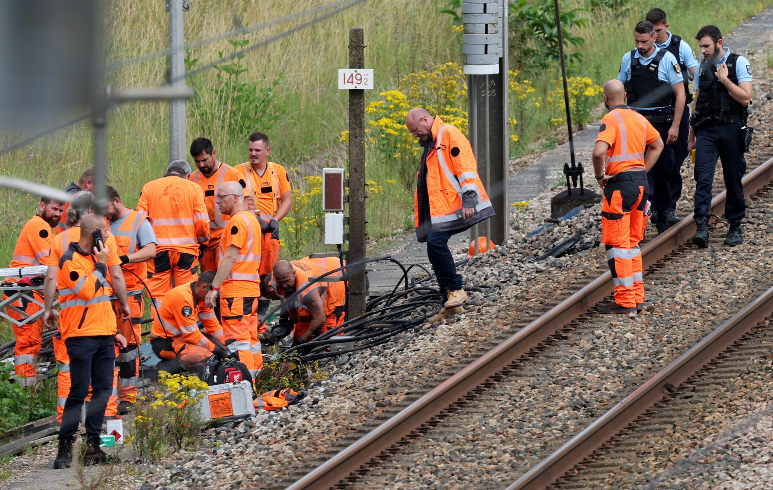 Tatort wird nach Anschlag auf die französische Bahn untersucht