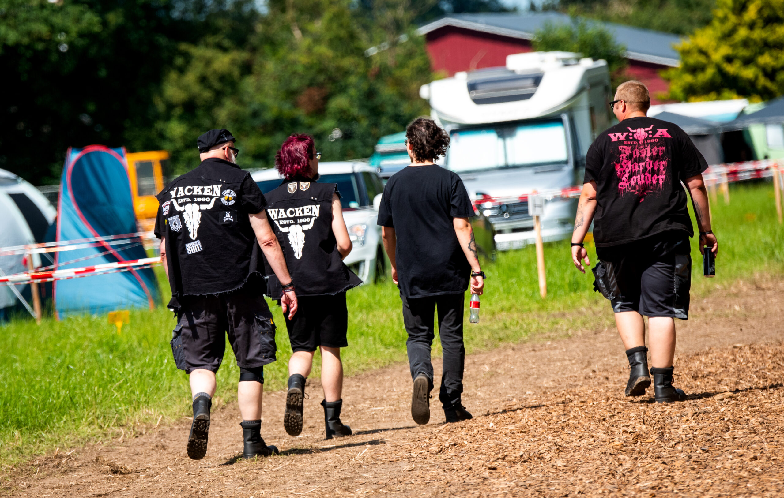 Es ist wieder Wacken-Zeit! Die Anreise zu einem der größten Musikfestivals der Welt hat begonnen.