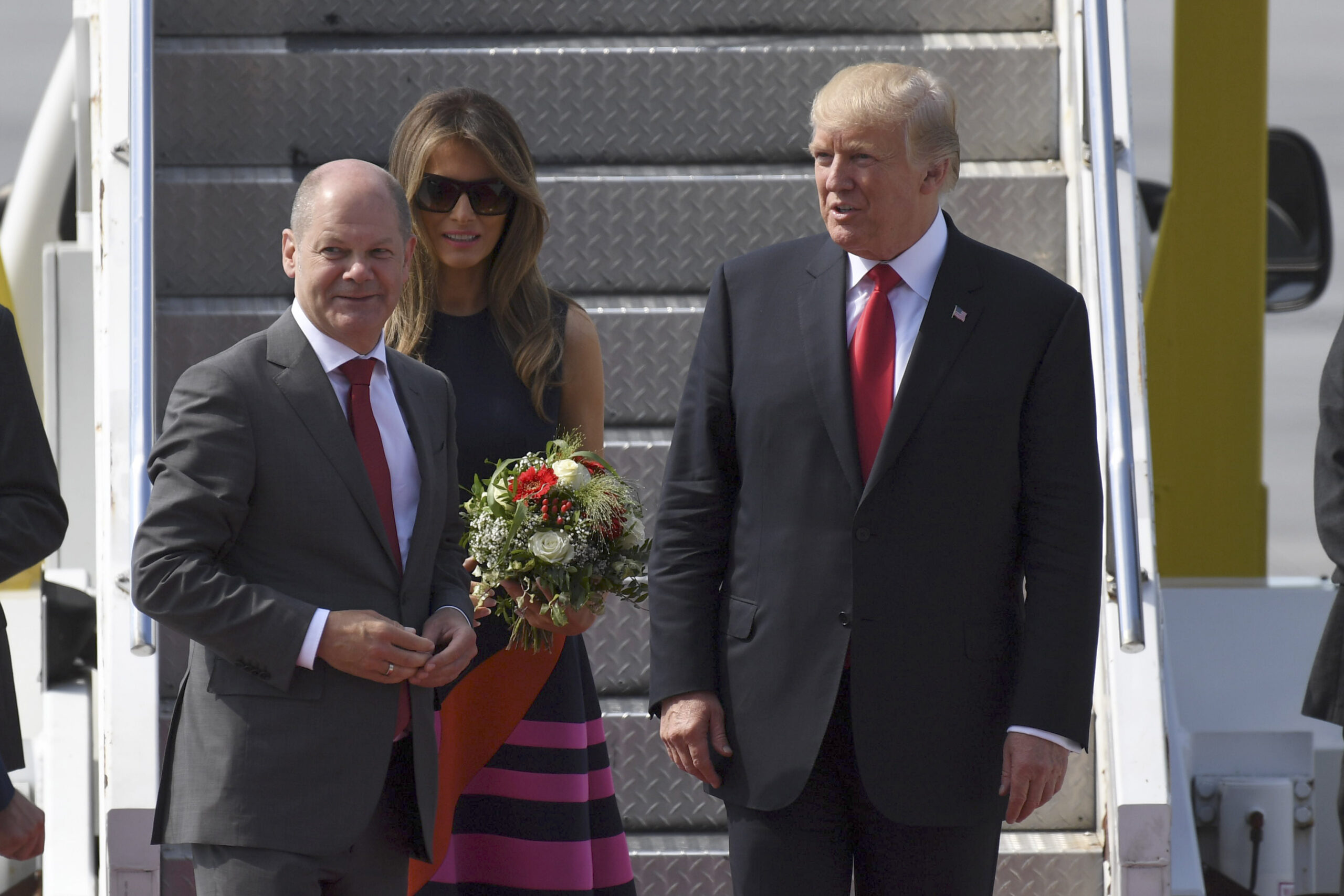 Trump, seine Frau Melania und Olaf Scholz