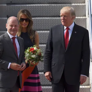 Trump, seine Frau Melania und Olaf Scholz