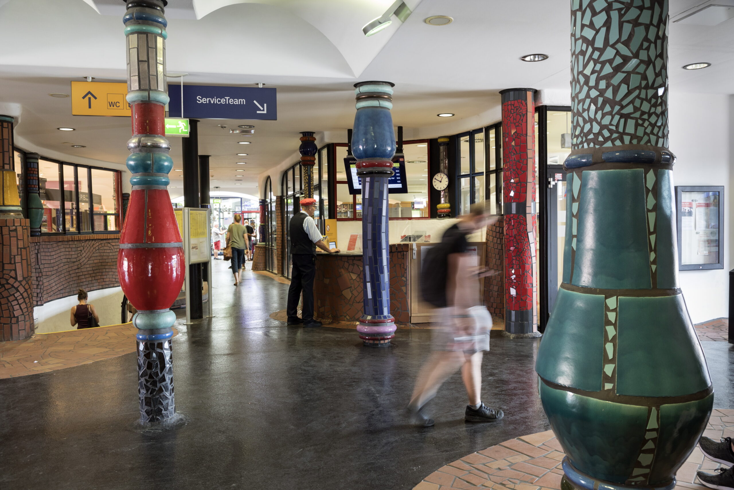 Der „Hundertwasser-Bahnhof“ in Uelzen (Archivbild).