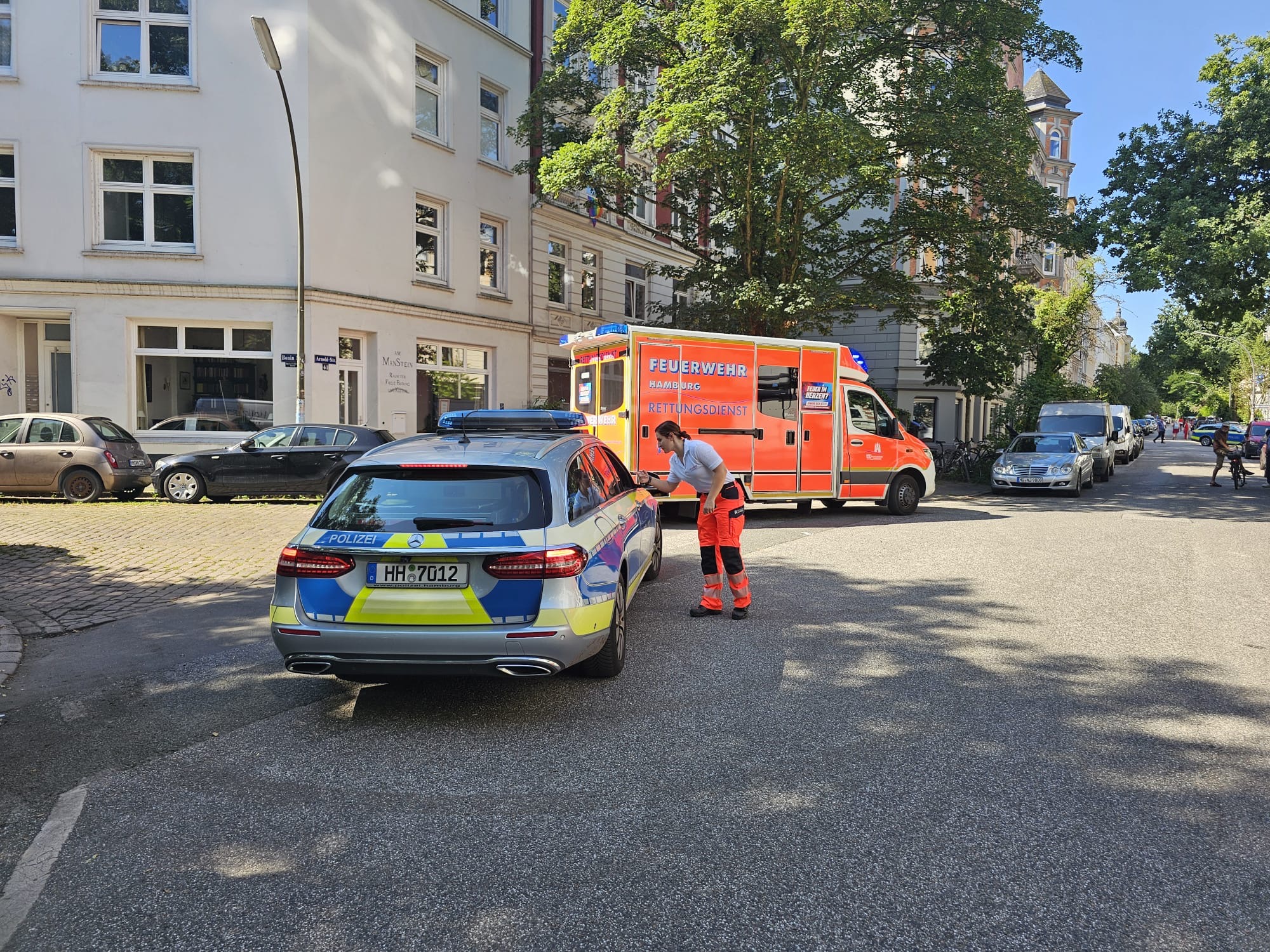 Streit unter Paar in Ottensen – Mann mit Messer niedergestochen