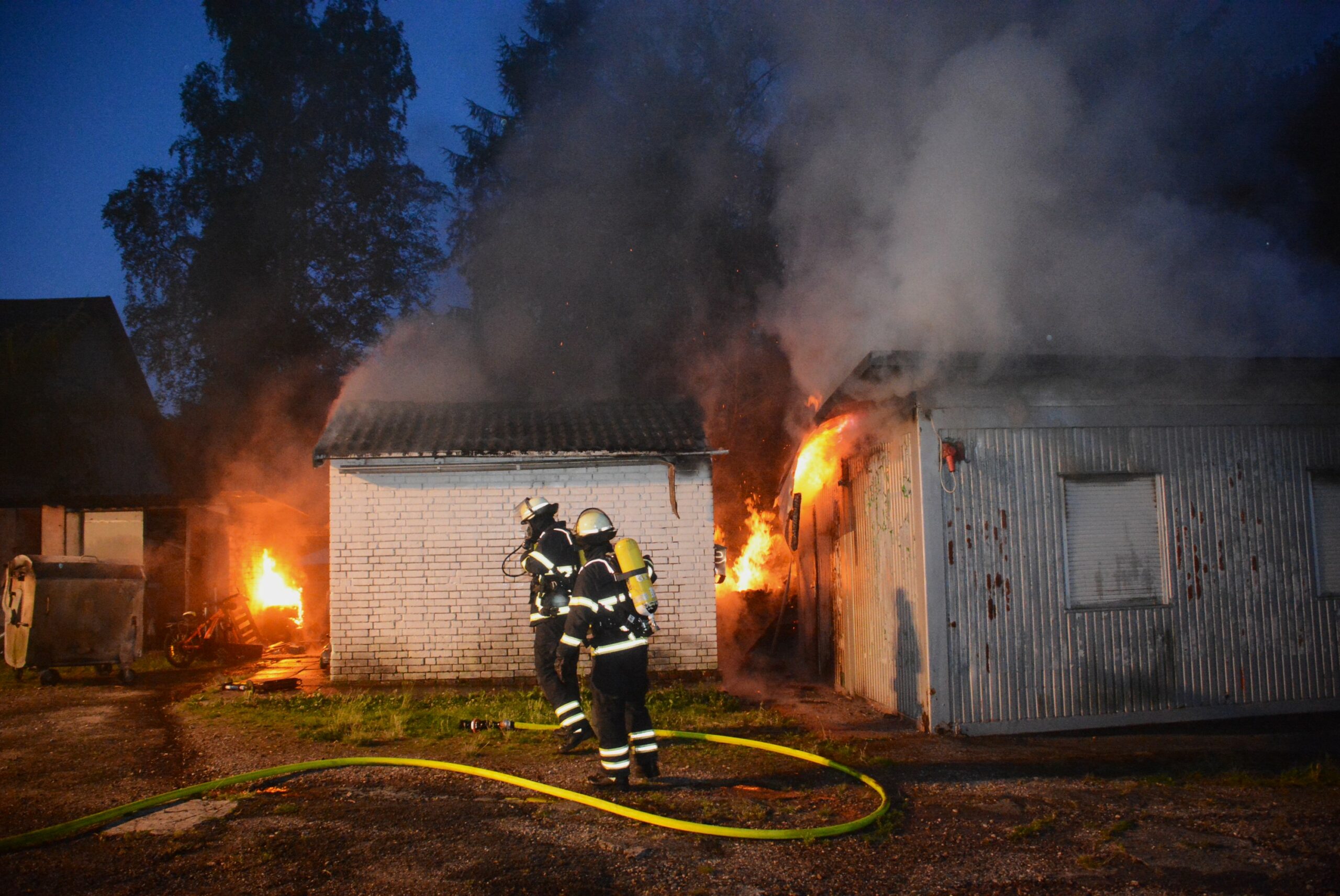 Flammen drohen Haus zu erfassen – Polizei nimt Brandstifter in Billstedt fest