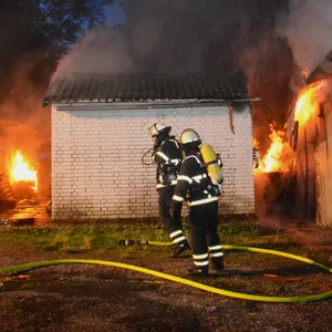 Flammen drohen Haus zu erfassen – Polizei nimt Brandstifter in Billstedt fest
