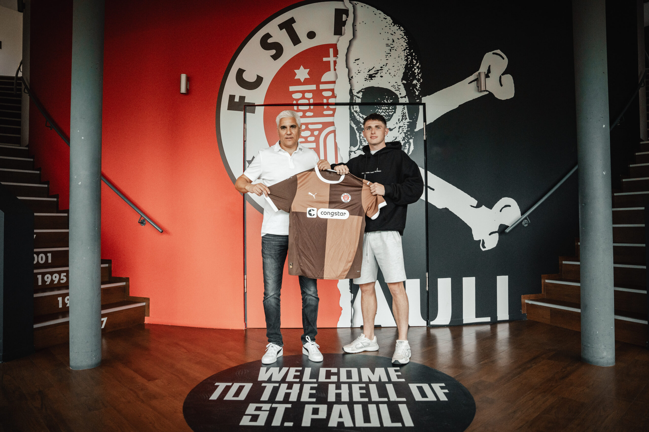 Der FC St. Pauli verpflichtete Fin Stevens.