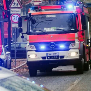 Wohnungabrand in Hochhaus in Poppenbüttel - zwei Bewohner verletzt