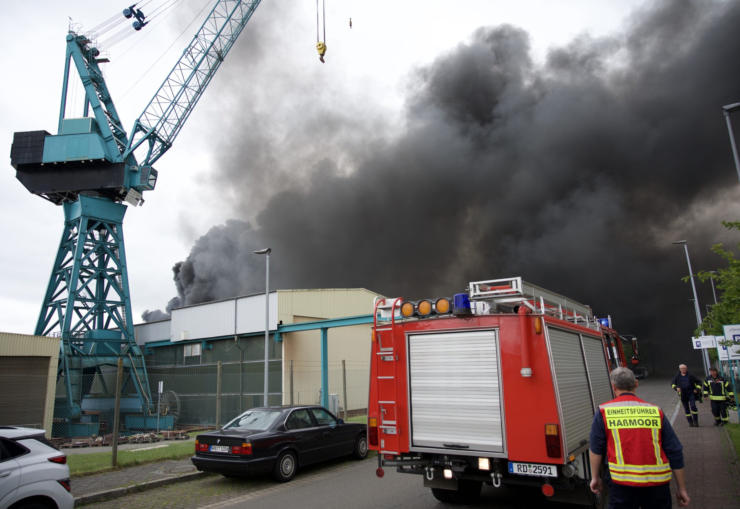 Auf dem Gelände der Werft Lürssen-Kröger in Schacht-Audorf am Nord-Ostseekanal ist ein Großfeuer ausgebrochen.