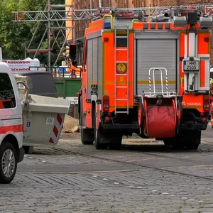 Gerüst in Halle der Hochbahn in Barmbek-Nord eingstürzt zwei Arbeiter zum Teil lebensgefährlich verletzt