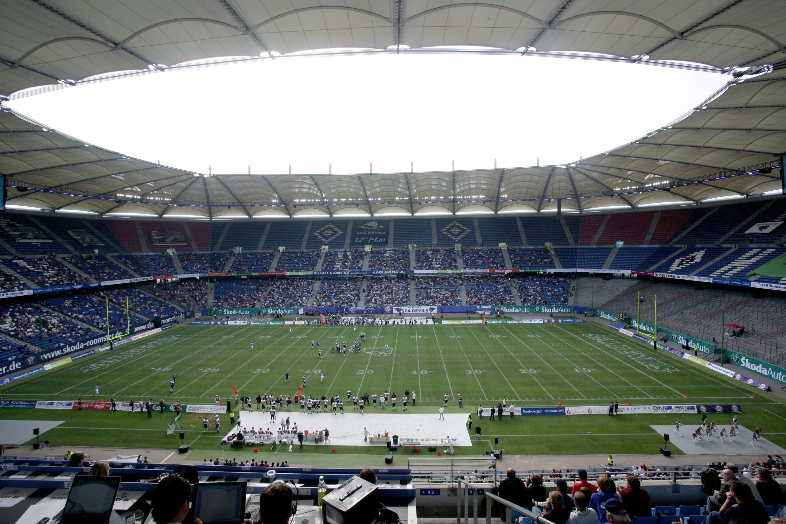 Football-Feld im Hamburger Volksparkstadion