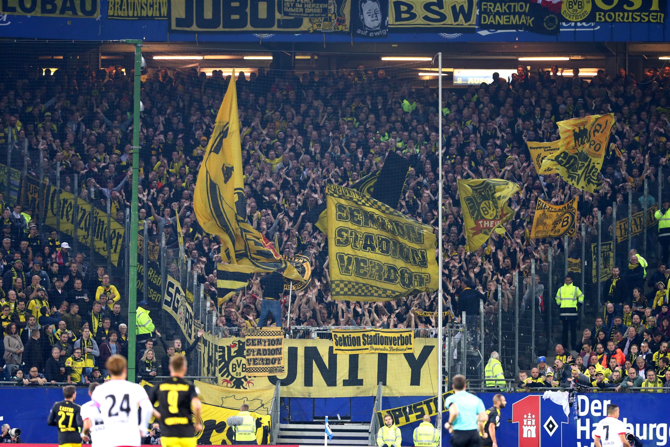 Fankurve von Borussia Dortmund im Volksparkstadion