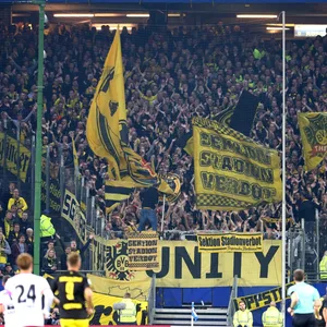 Fankurve von Borussia Dortmund im Volksparkstadion
