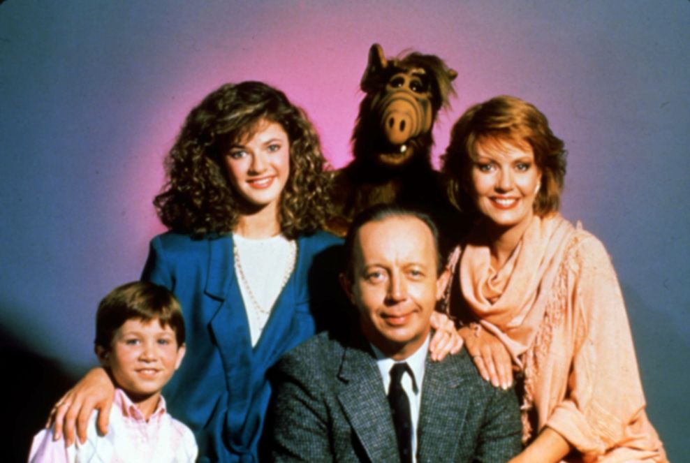 Der Cast der Alf Serie: Benji Gregory (vorne links), Andrea Elson, Max Wright und Anne Schedeen.