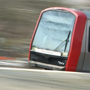 Eine U-Bahn der Linie U3 fährt in die Haltestelle Saarlandstraße ein. (Symbolbild)