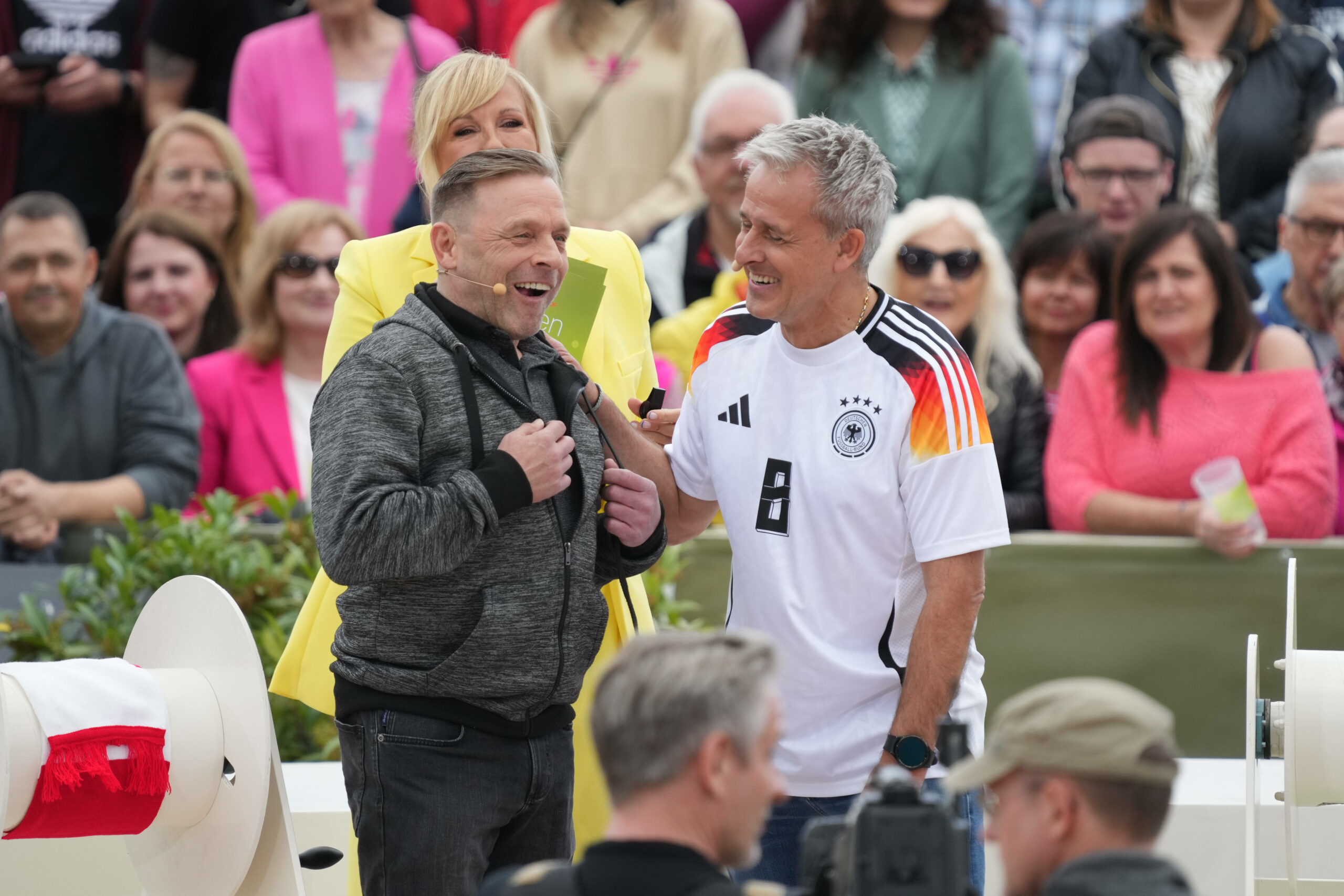 Thomas Häßler (l.) war mit Pierre Littbarski im Mai im ZDF Fernsehgarten zu Gast.