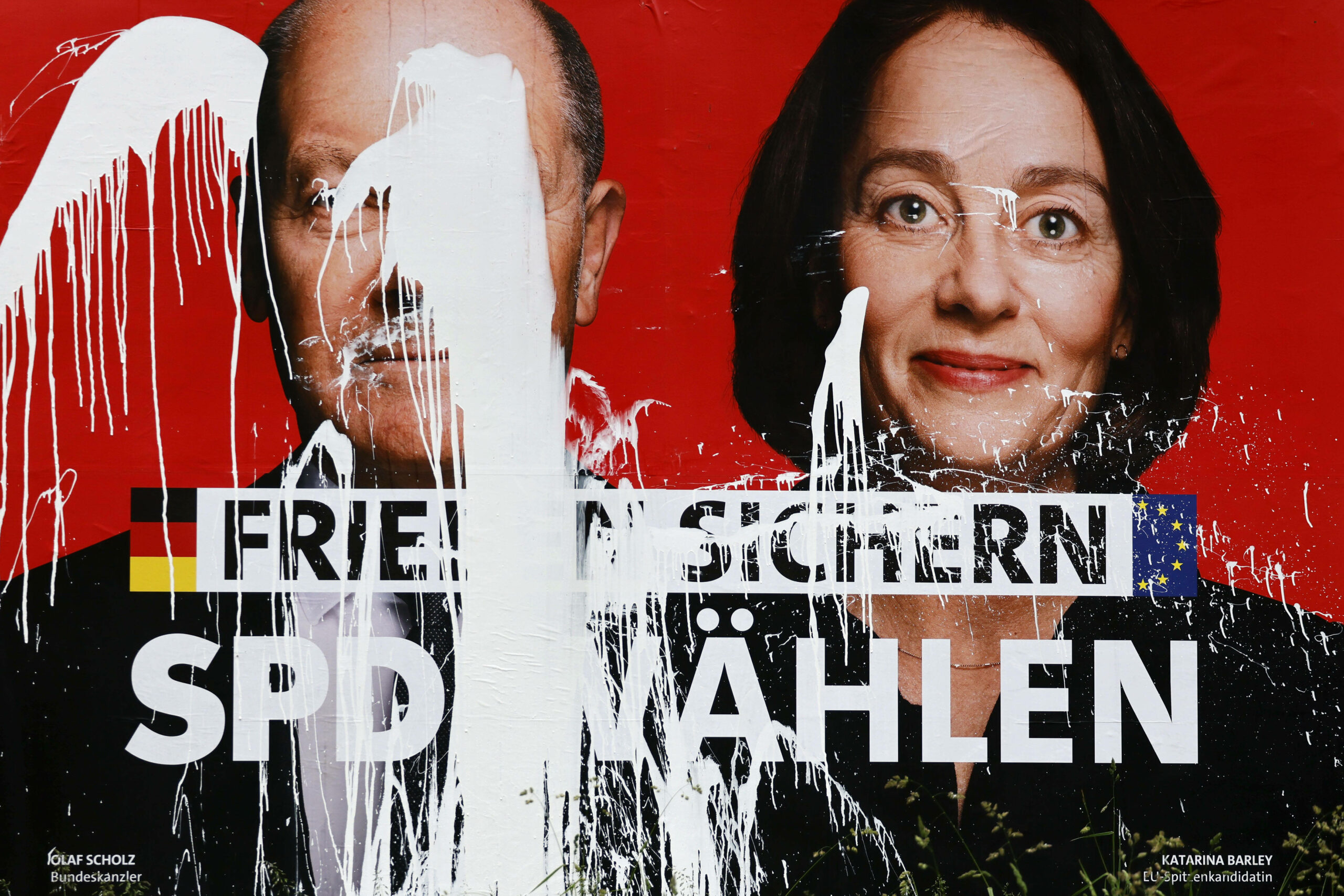 Zerstörtes Wahlplakat der SPD in Hamburg