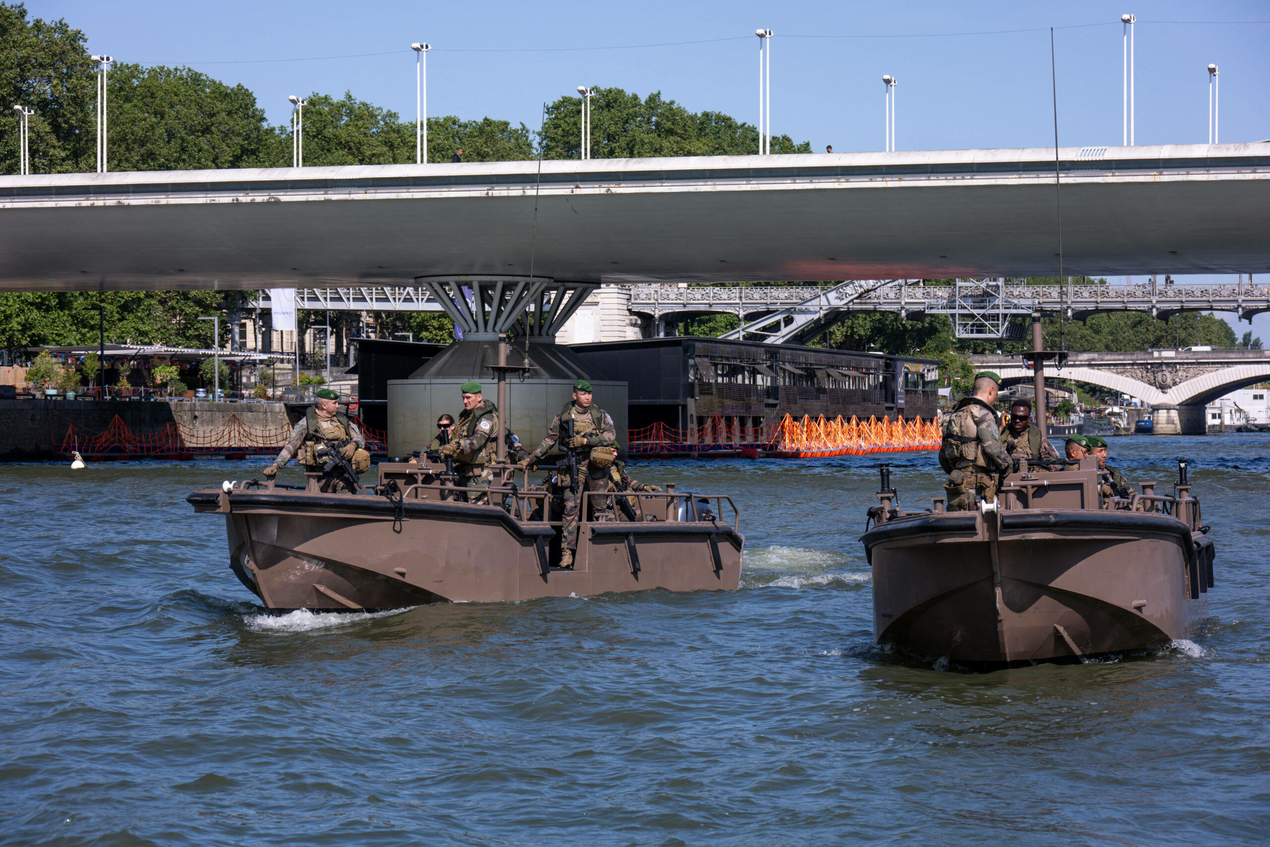 Soldaten auf der Seine