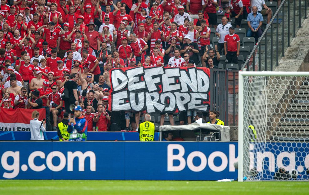 „Defend Europe“-Plakat der österreichischen Fans