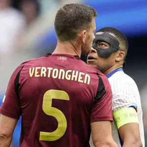 Ein Eigentor von Jan Vertonghen bringt Kylian Mbappé nach Hamburg.