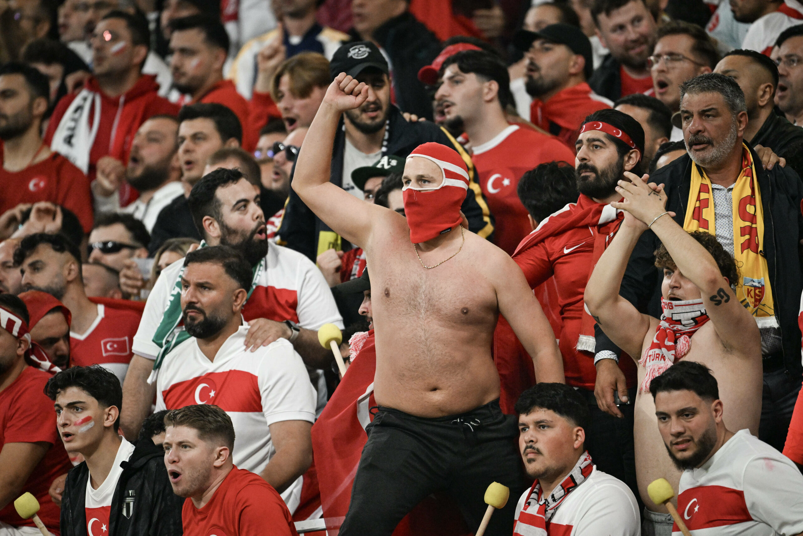 Türkische Fans sorgen bei der EM für ordentlich Stimmung in den Stadien.