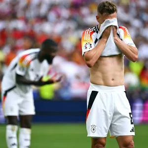 So bitter! Joshua Kimmich kann das EM-Aus gegen die Spanier nicht fassen.