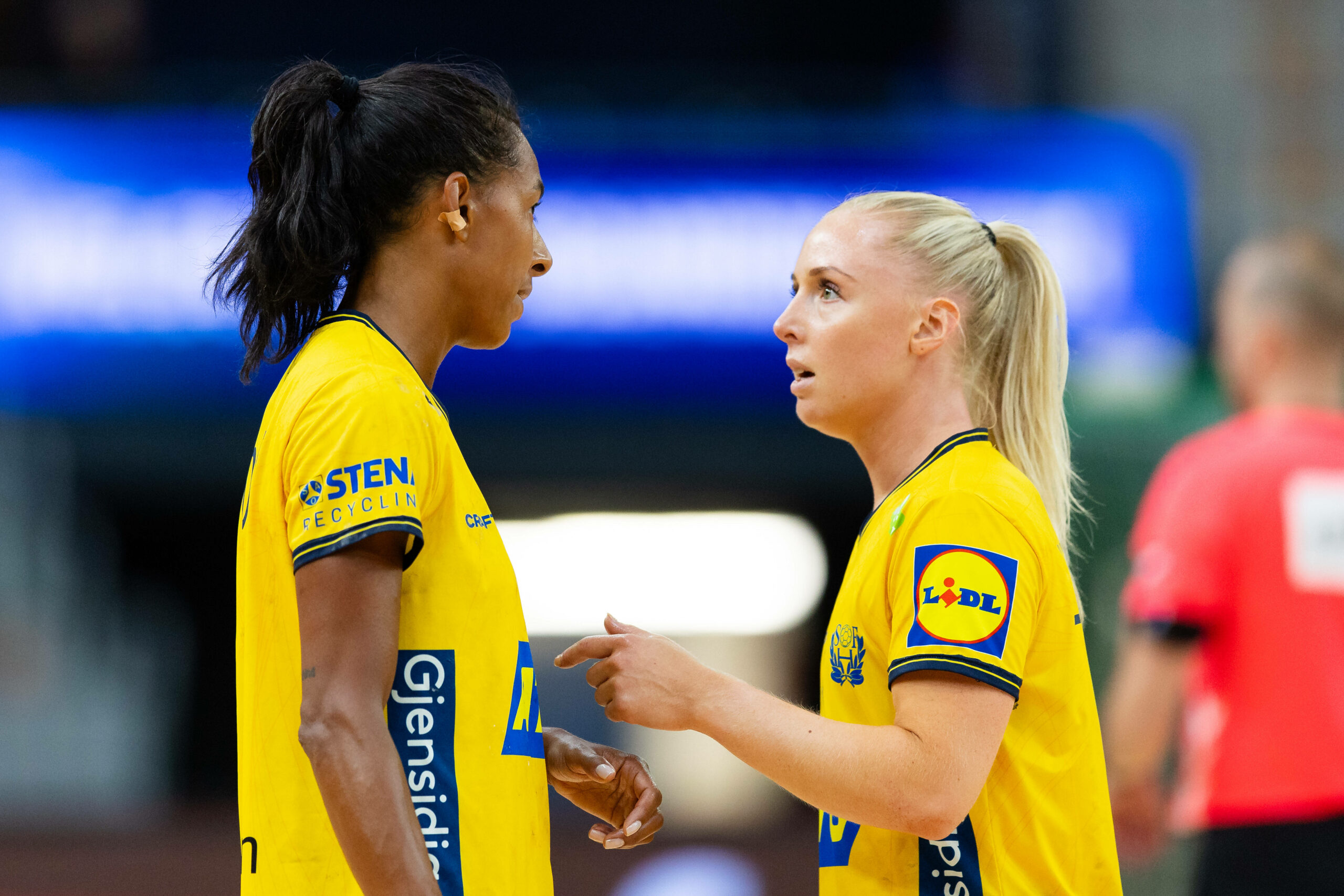 Jamina Roberts und Mathilda Lundström kauften neue Matratzen bei Ikea