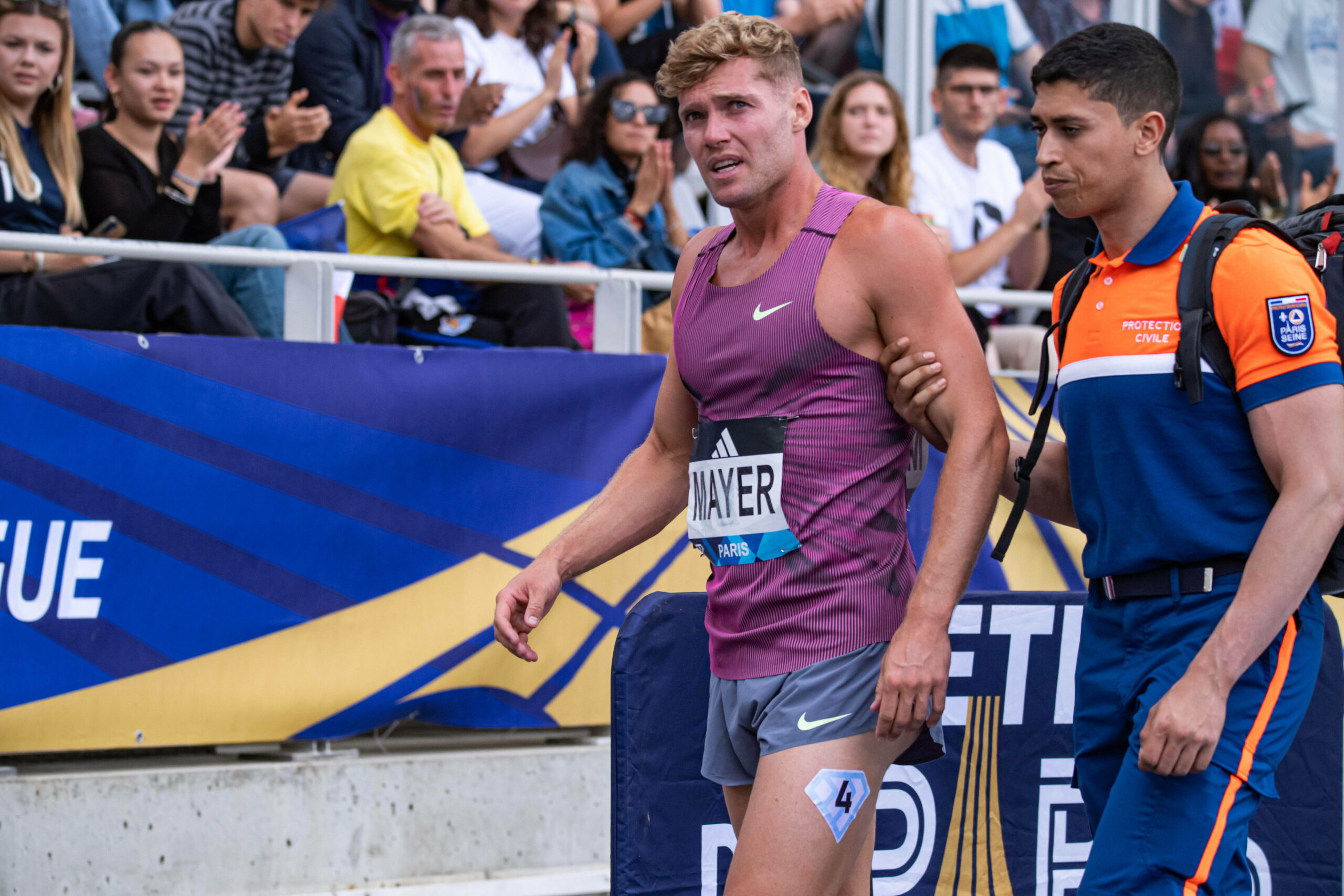 Kevin Mayer mit Tränen in den Augen