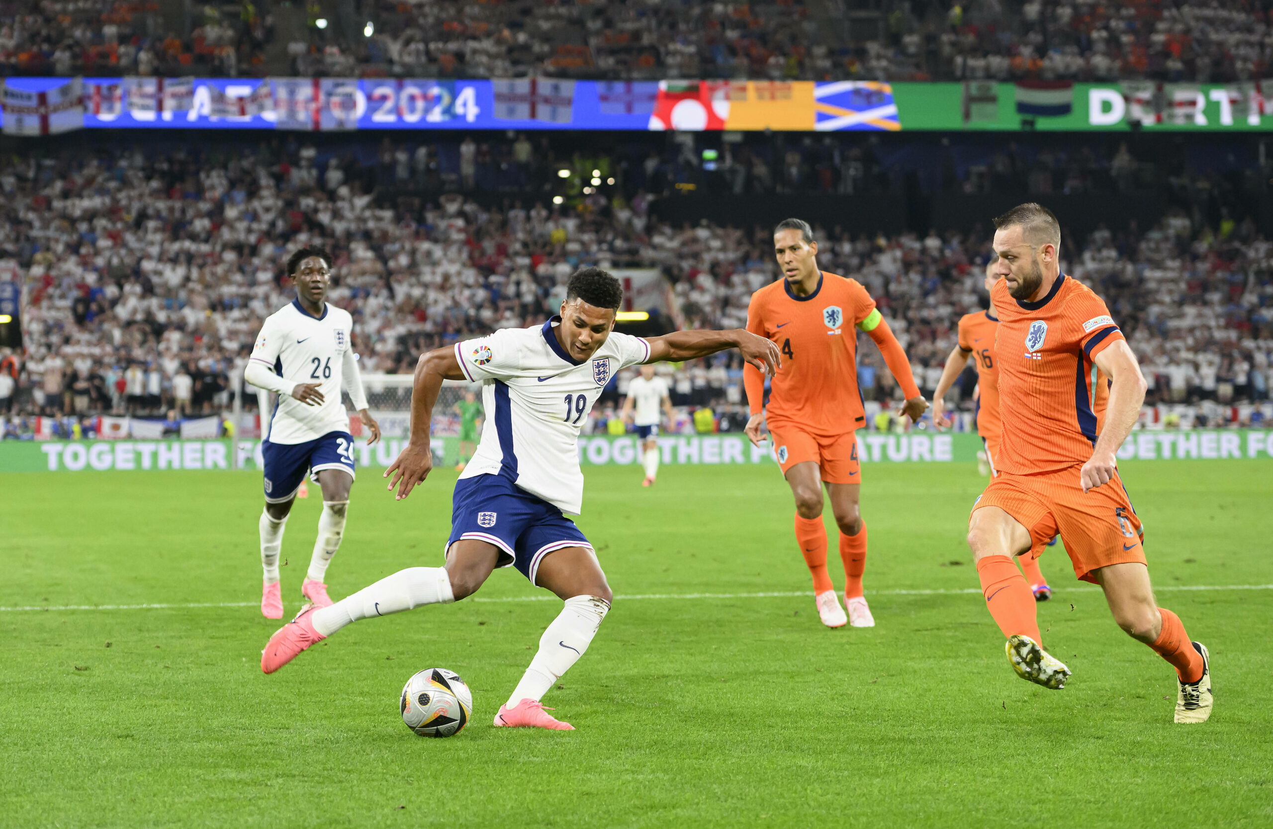 Ollie Watkins erzielt den 2:1 Siegtreffer gegen die Niederlande im EM-Halbfinale