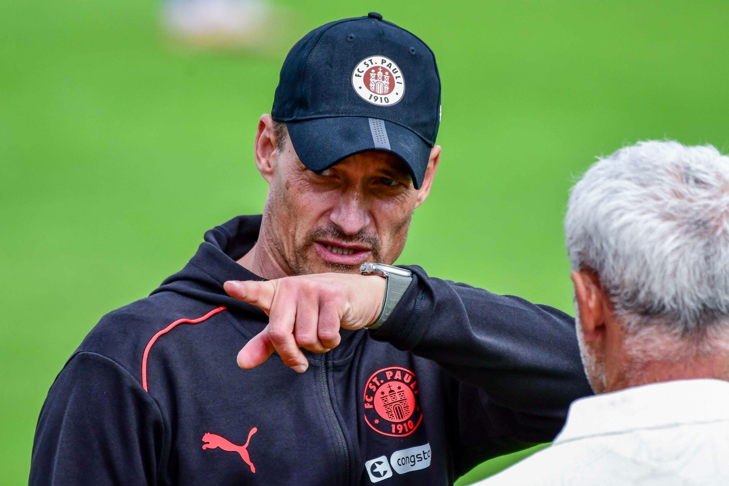 St. Pauli-Trainer Alexander Blessin setzt auf schnelle Balleroberung.