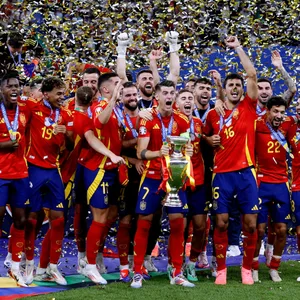 Die spanische Nationalmannschaft feiert den EM-Titel