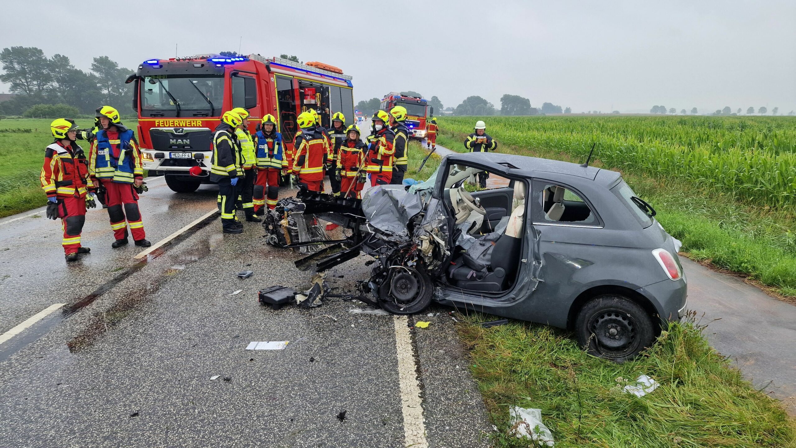 Der verunglückte Fiat an der Unfallstelle