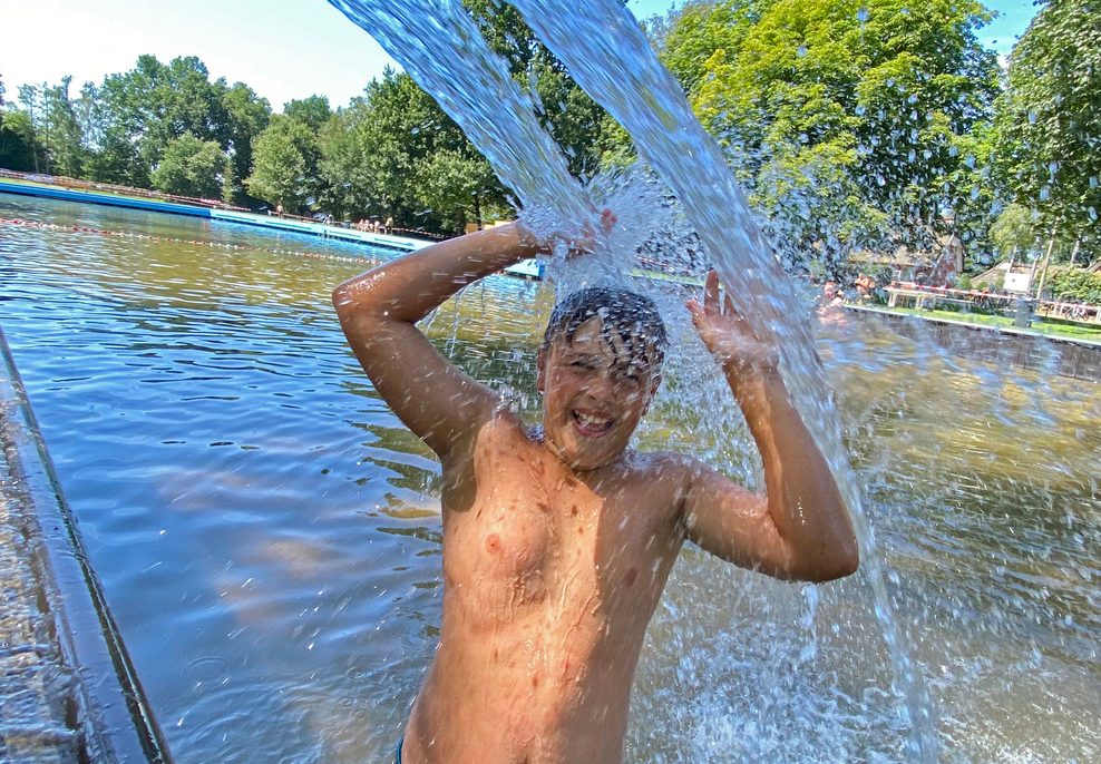 Aaron (10) verbringt den Tag im Bad Altengamme