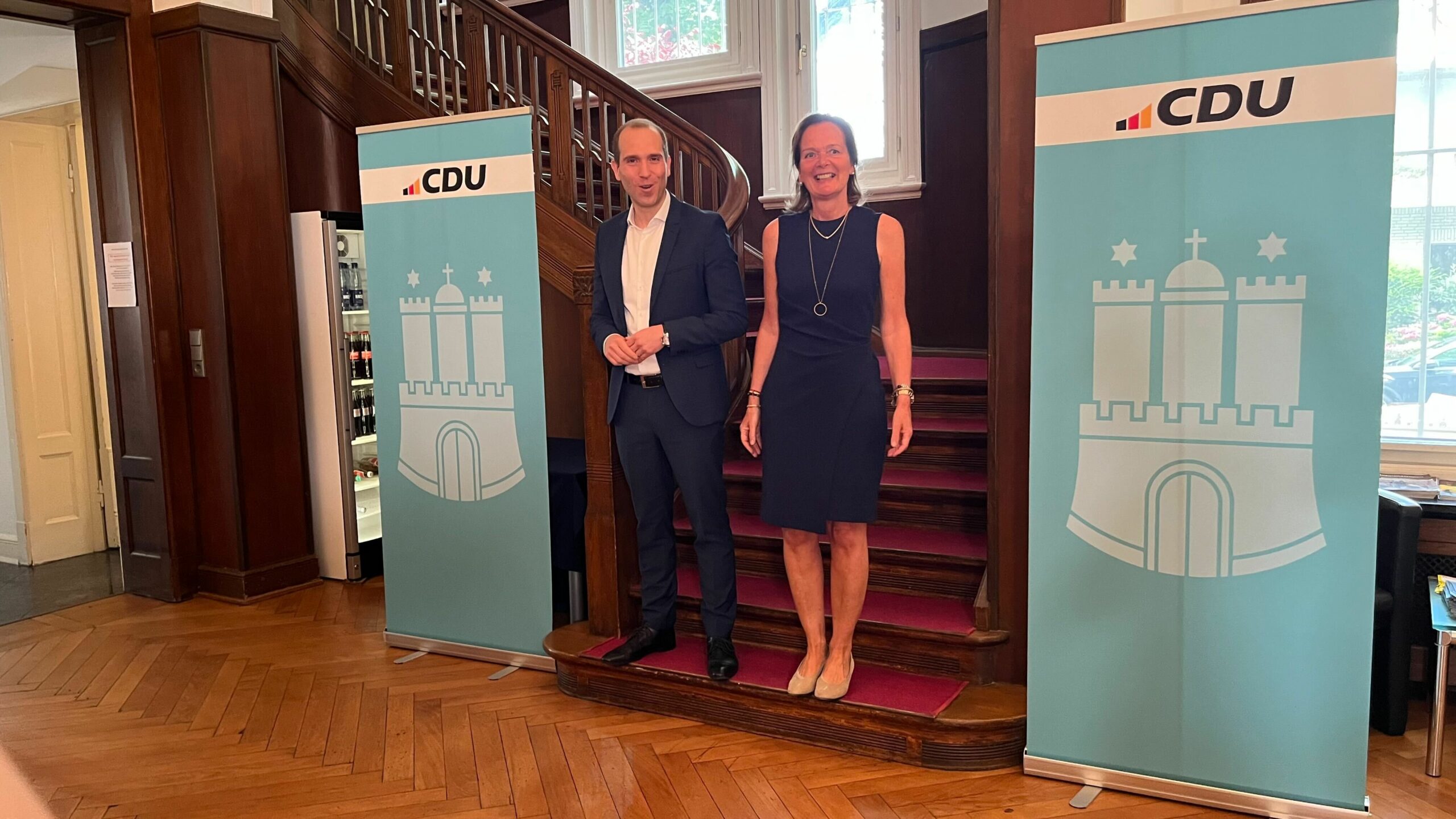 Glücklich vereint: CDU-Fraktionschef Dennis Thering und seine neue Parteikollegin Anna von Treuenfels-Frowein.