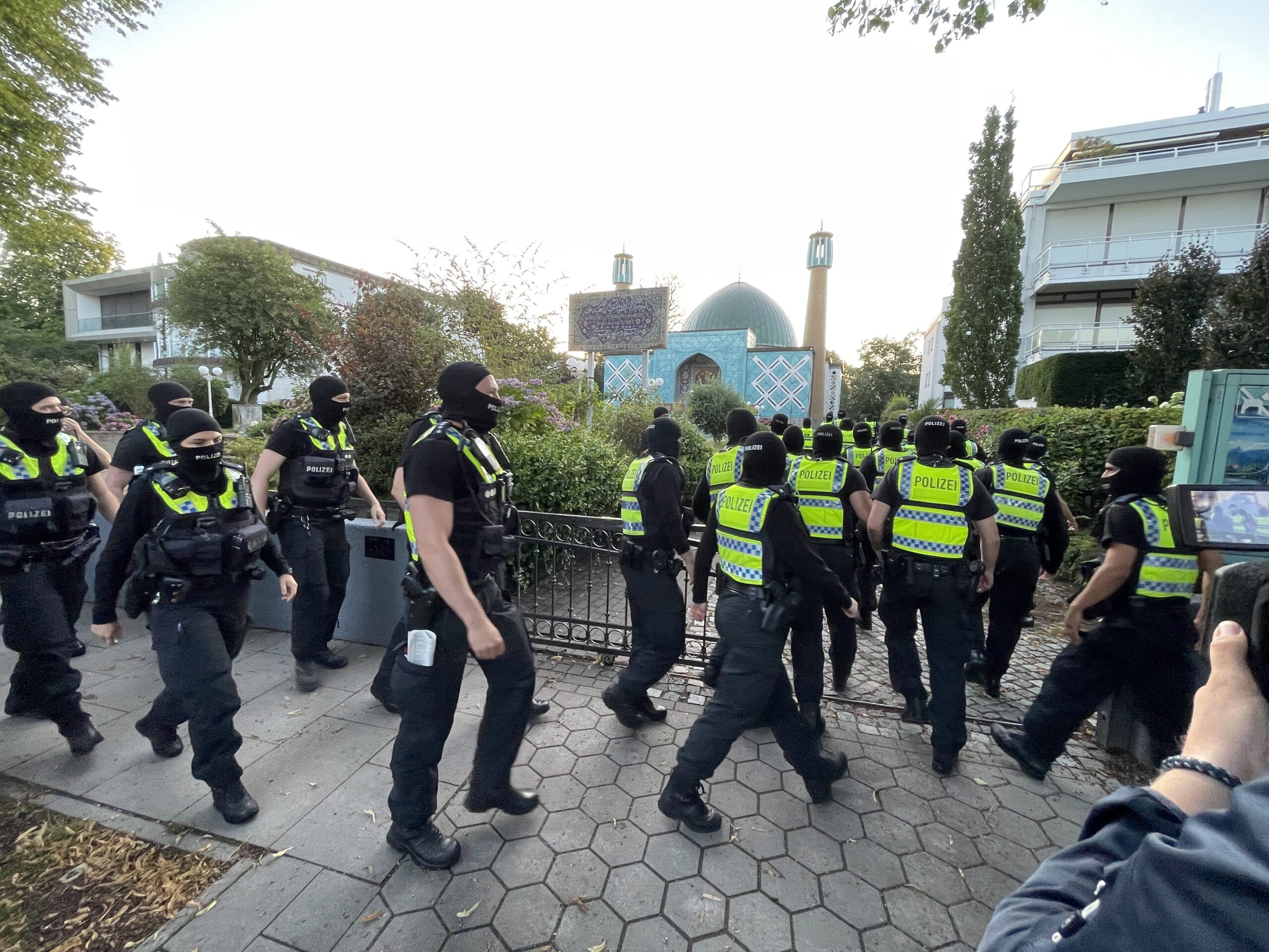 Zum zweiten Mal innerhalb weniger Monate hat die Polizei die Blaue Moschee auf der Uhlenhorst gestürmt.