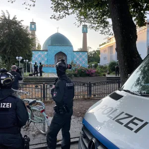 Die Bundesinnenministerin hat das Islamische Zentrum Hamburg, das die Blaue Moschee am Alsterufer betreibt, verboten.