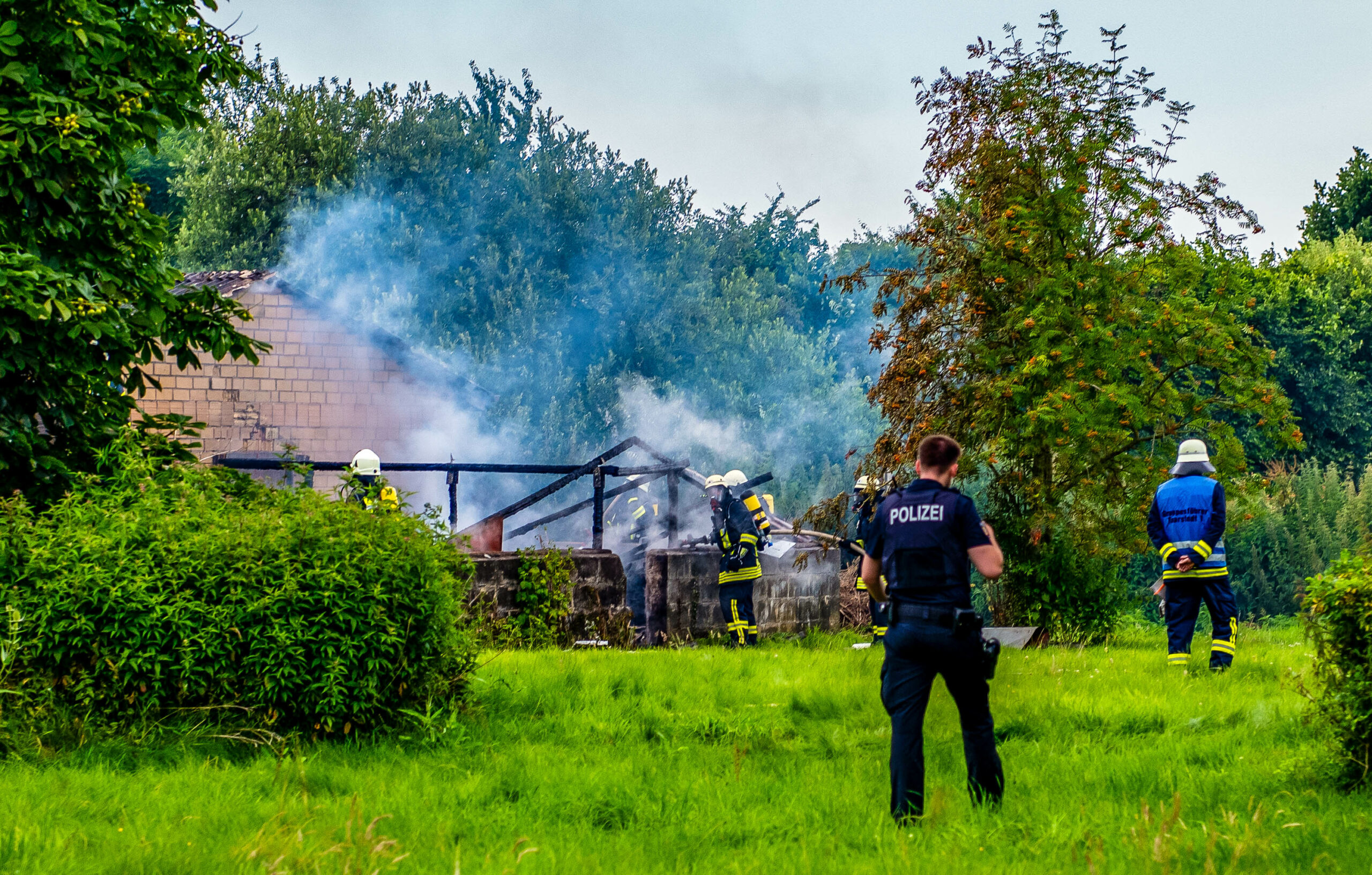 Der Schuppen in Twedt bei Schleswig brannte vollständig nieder.